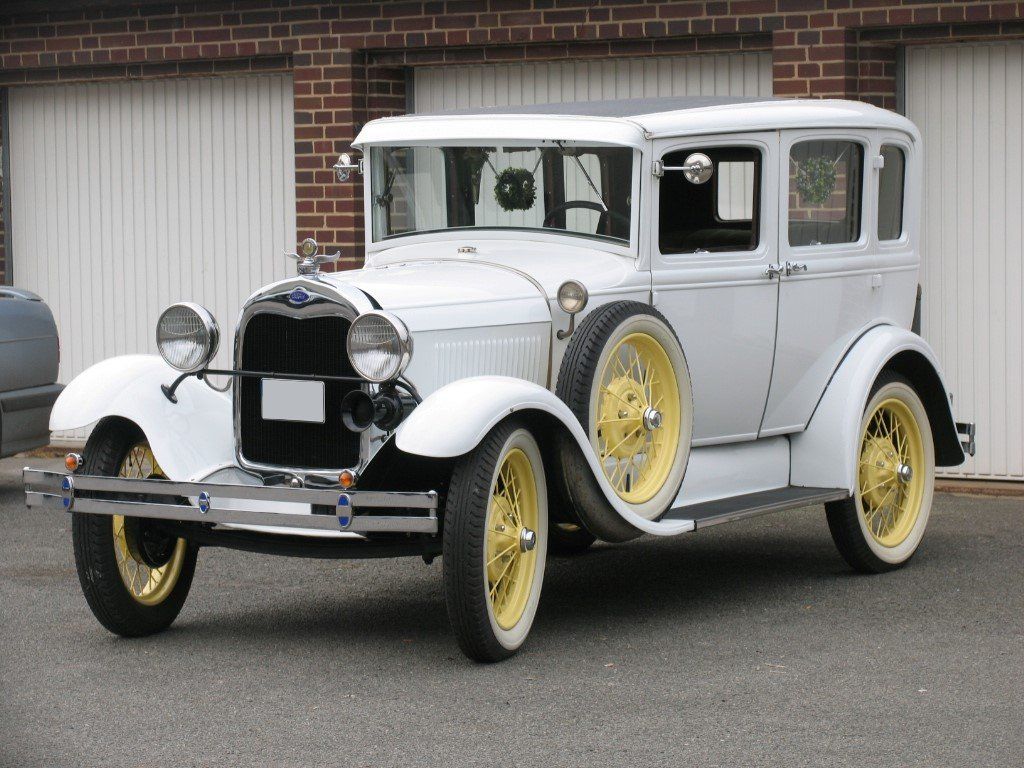 ford a 1929 165b town sedan white weiss side