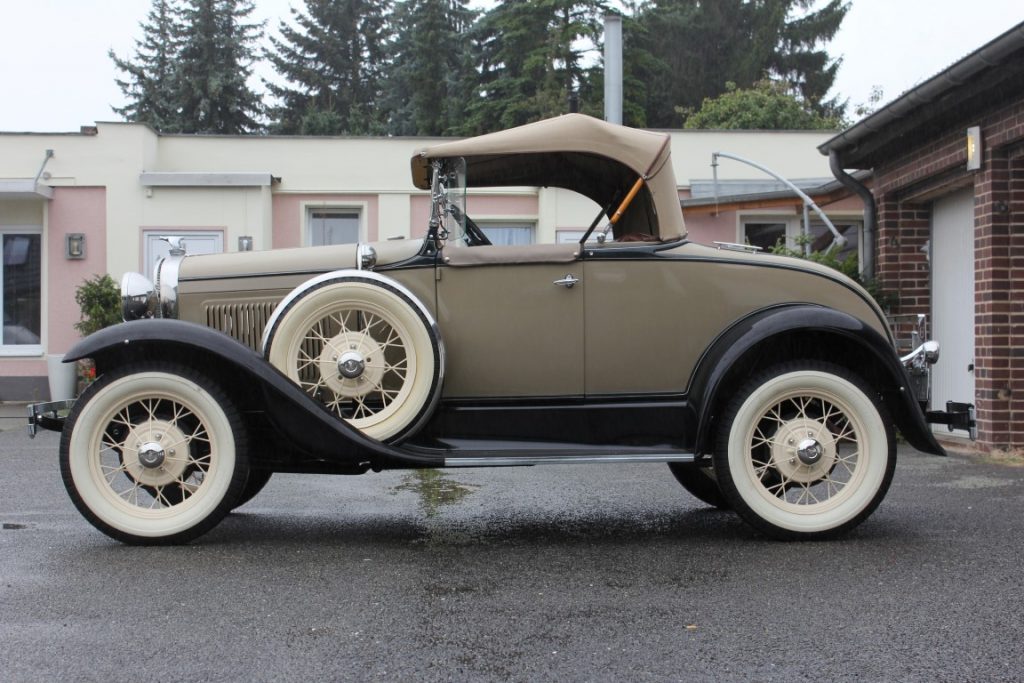 restaurationsarbeiten ford a 1931 40b typ deluxe roadster beige verdeck geschlossen side
