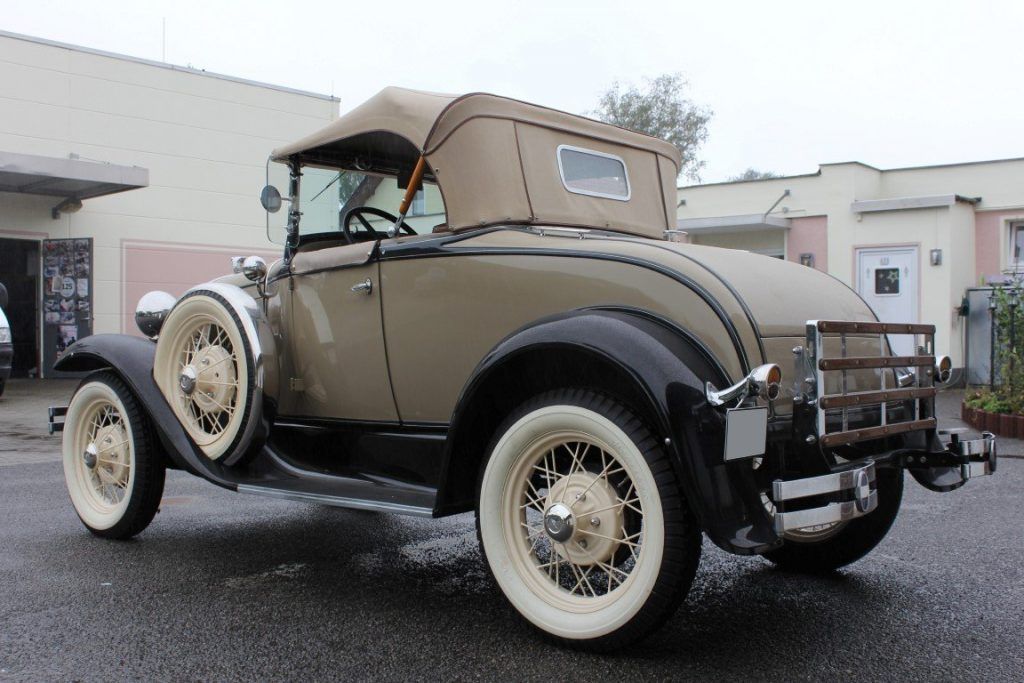 ford a 1931 40b typ deluxe roadster beige verdeck geschlossen back left